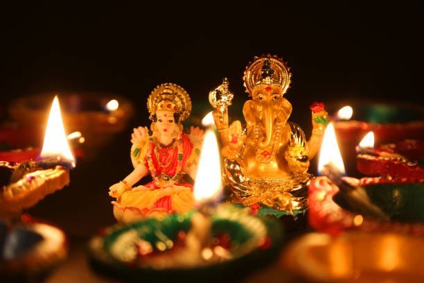8 Common Mistakes to Avoid for a Successful Lakshmi Puja This Diwali Lakshmi Puja